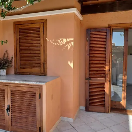Casa Sibilla Bi-locale Con Terrazza A 60 Metri Dal Mare アパート マリネッラ